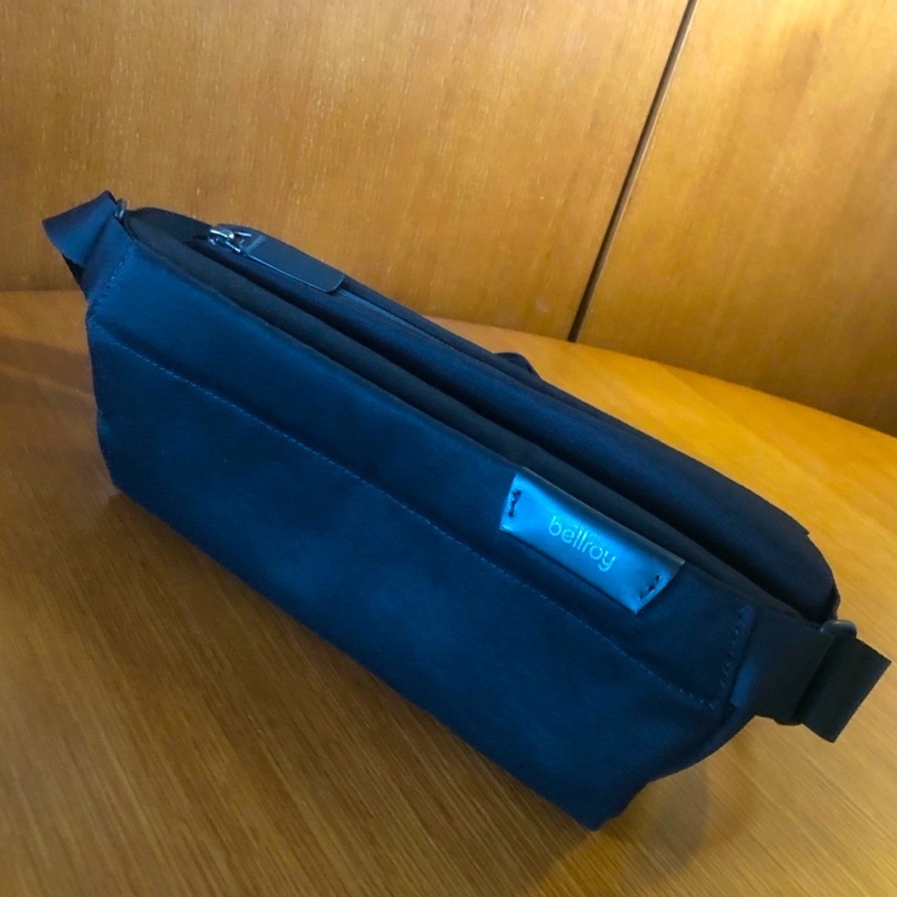 Bellroy Sling Mini 4L in Melbourne Black Like New, very good condition